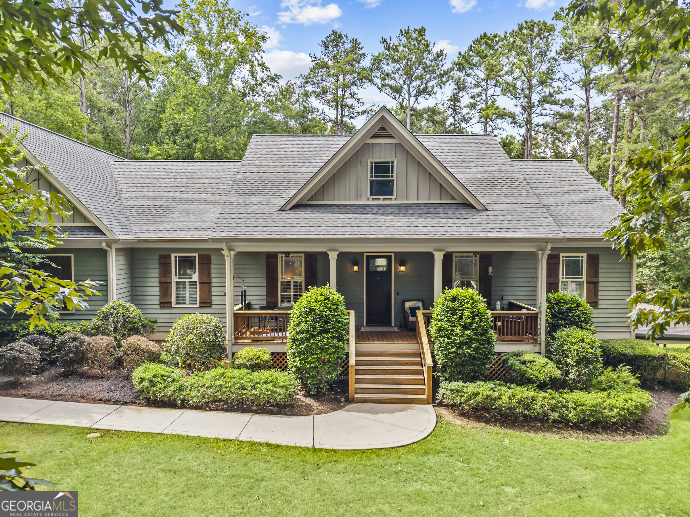 135 Phoenix DR