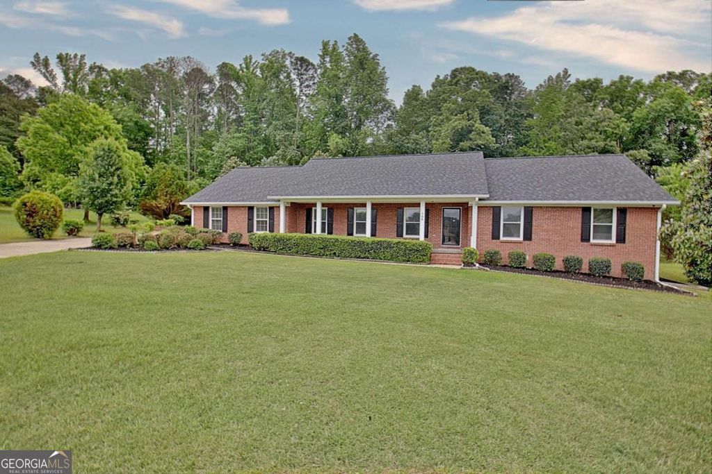 Photo of 105 Walden Way, Fayetteville, GA 30214 (MLS # 10761729)