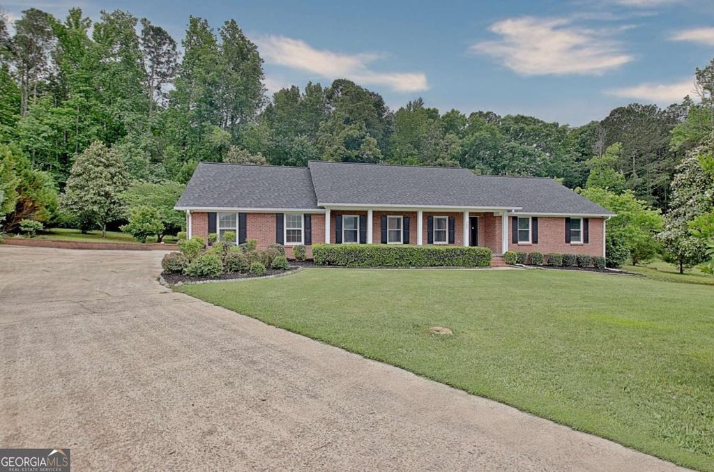 Photo of 105 Walden Way, Fayetteville, GA 30214 (MLS # 10761729)