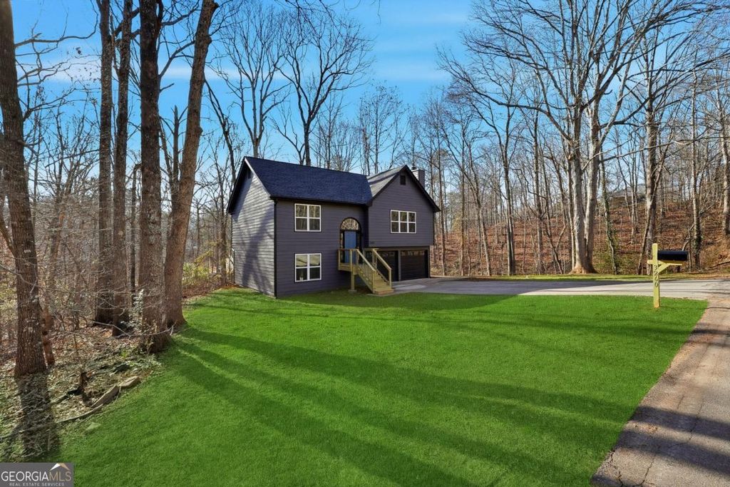 Photo of 3260 Navajo Circle, Gainesville, GA 30501 (MLS # 10692325)