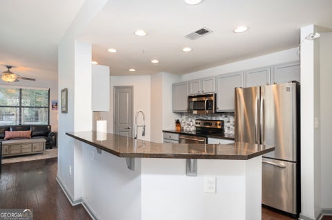 Photo of 3040 Peachtree Road NW #212, Atlanta, GA 30305 (MLS # 10834273)