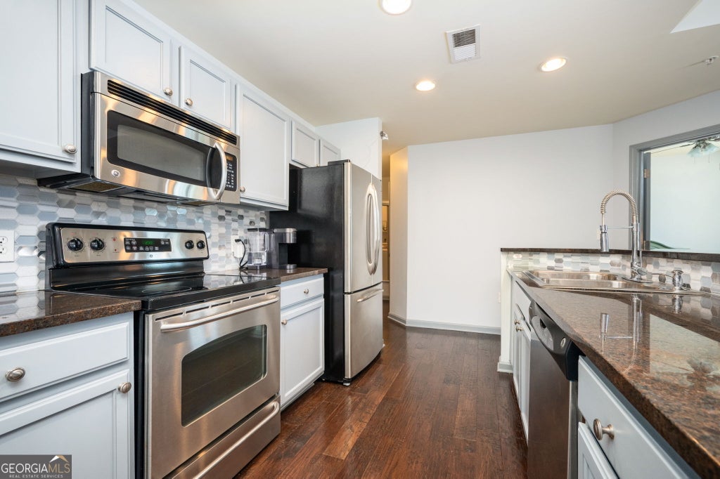 Photo of 3040 Peachtree Road NW #212, Atlanta, GA 30305 (MLS # 10834273)