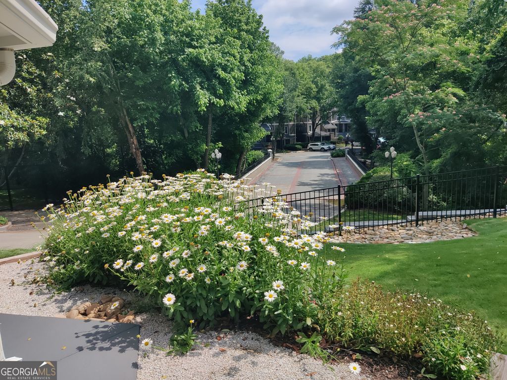 Photo of 17 Brittany Way NE, Atlanta, GA 30324 (MLS # 10703495)