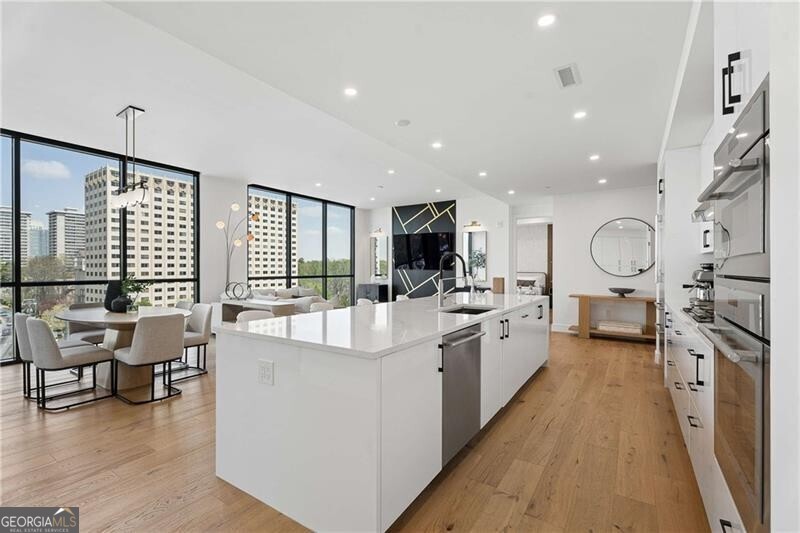 2425 Peachtree RD NE 901