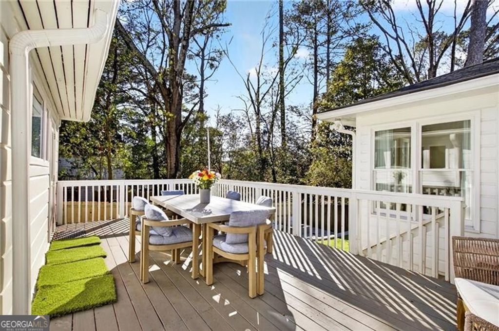 Photo of 2226 Melante Drive NE, Atlanta, GA 30324 (MLS # 10781118)