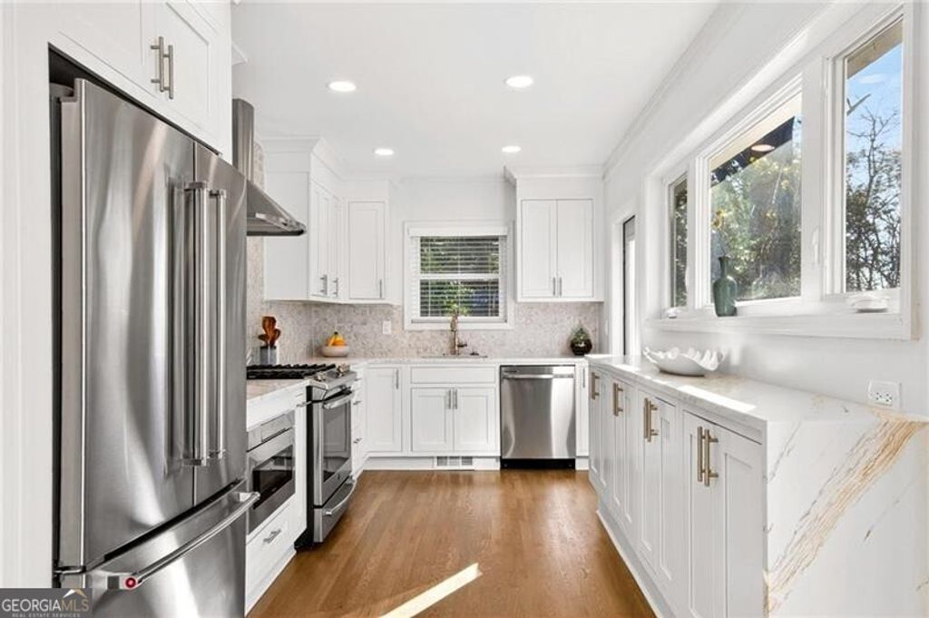 Photo of 2226 Melante Drive NE, Atlanta, GA 30324 (MLS # 10781118)