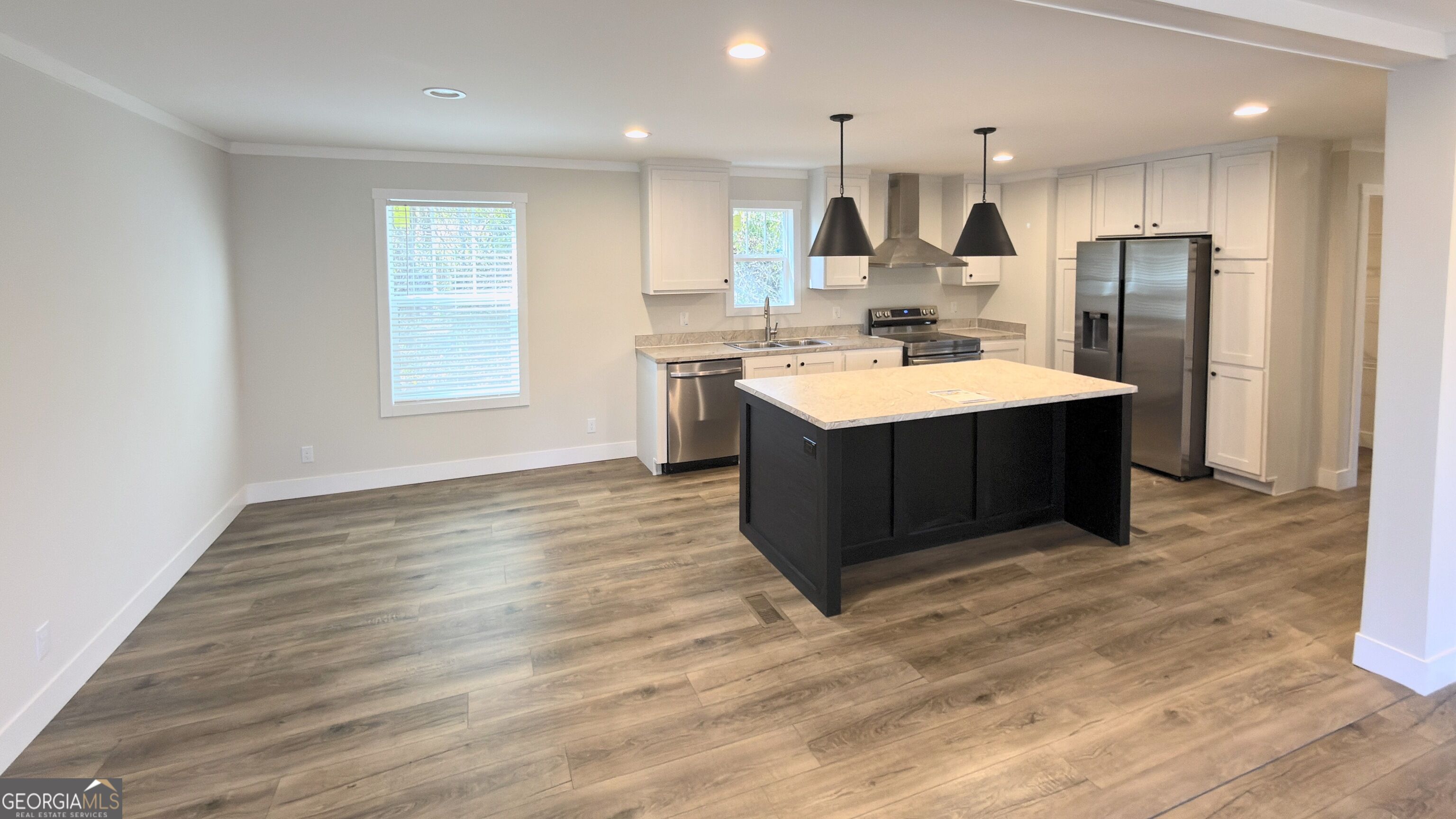 121 Hampton DR