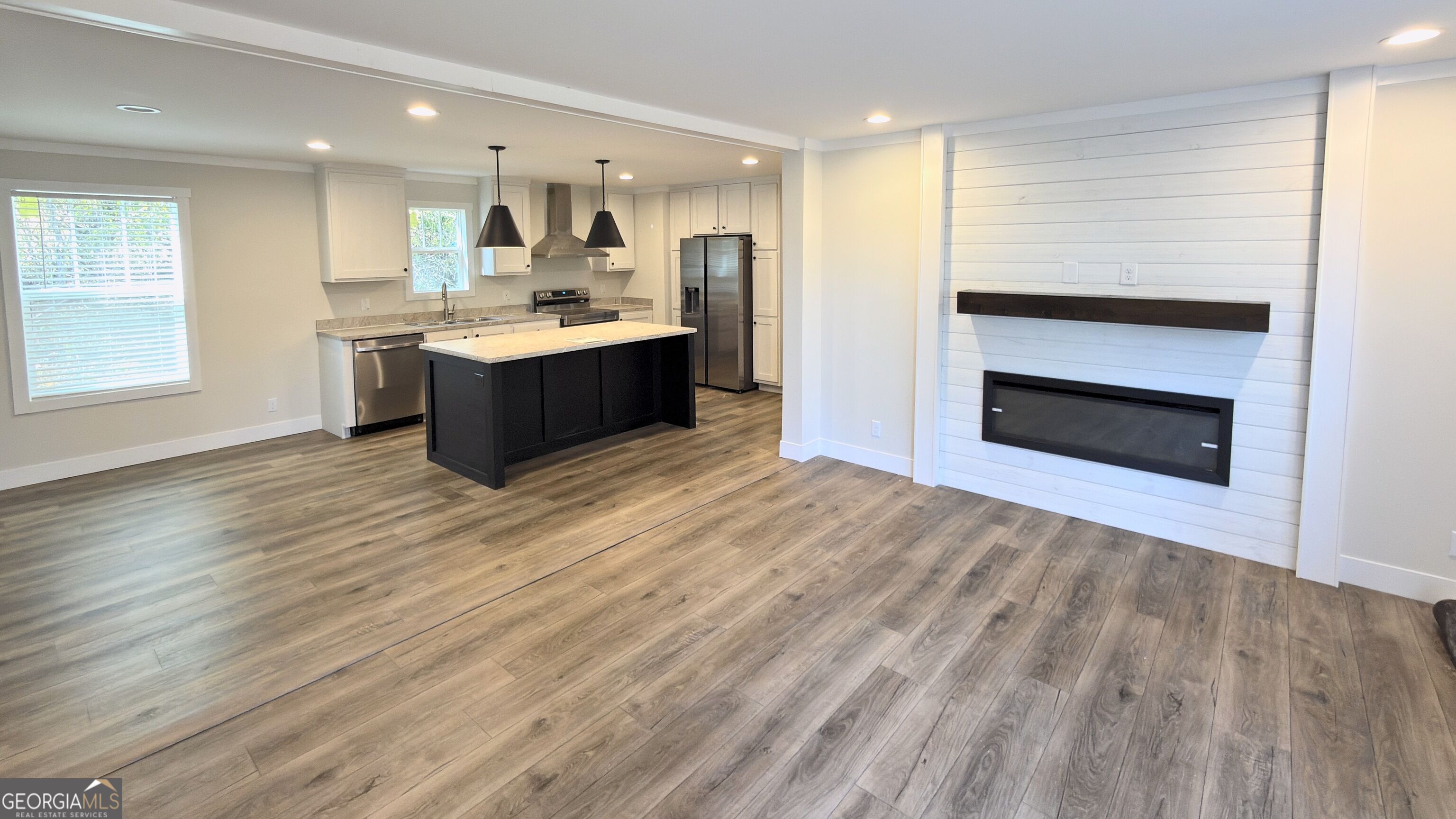 121 Hampton DR