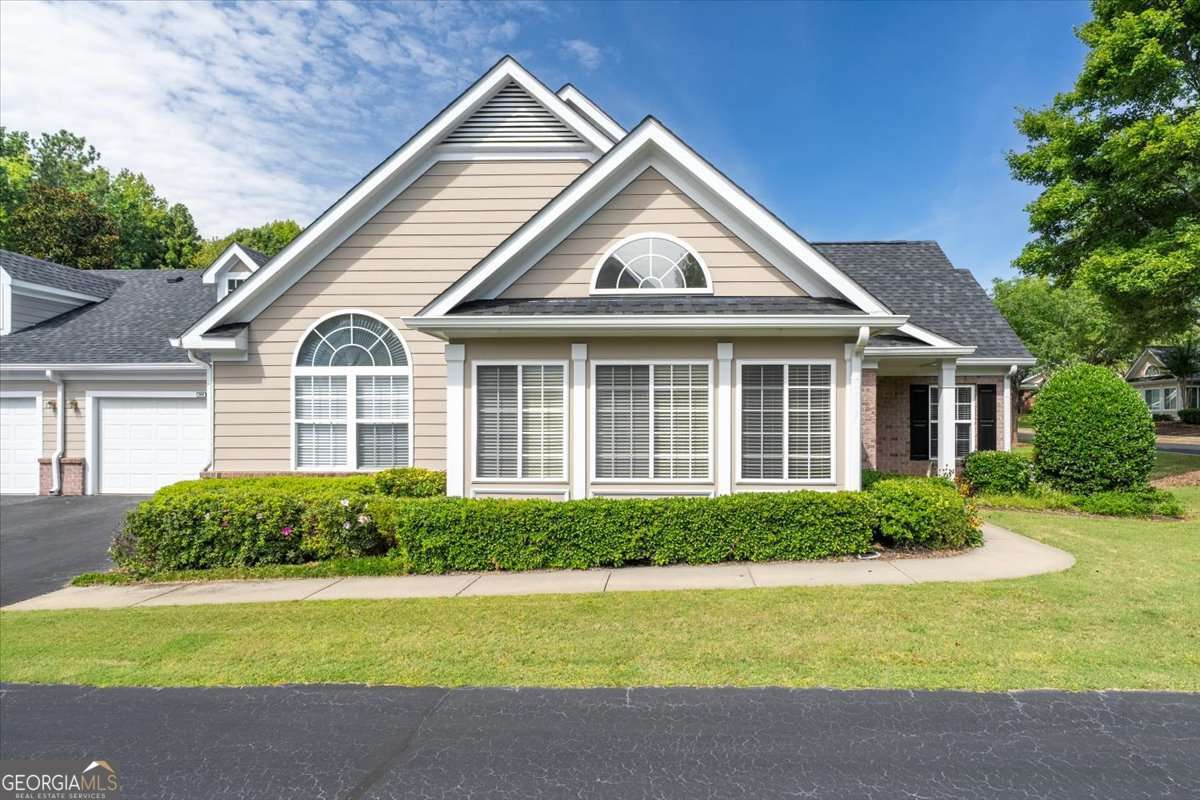 2404 Village LN 2404