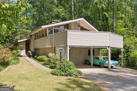 Photo of 2001 Castleway Lane NE, Atlanta, GA 30345 (MLS # 10740783)
