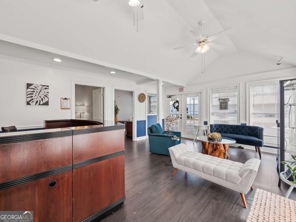 1937 Robertson Loop RD