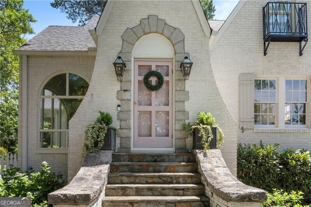 Photo of 2203 Howell Mill Road NW, Atlanta, GA 30318 (MLS # 10763322)