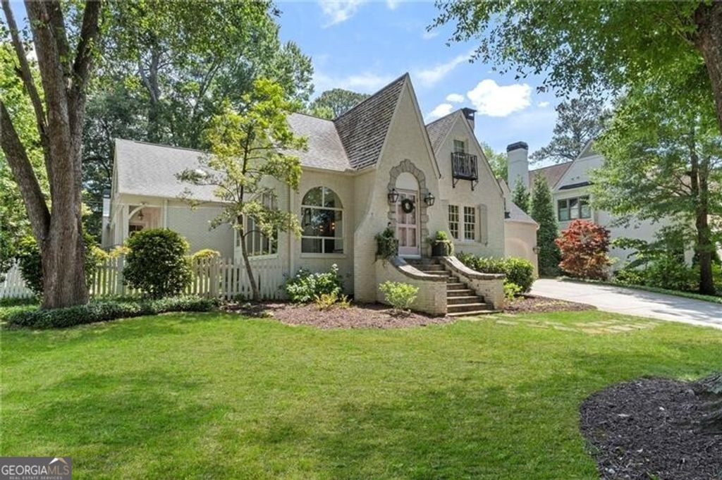 Photo of 2203 Howell Mill Road NW, Atlanta, GA 30318 (MLS # 10763322)