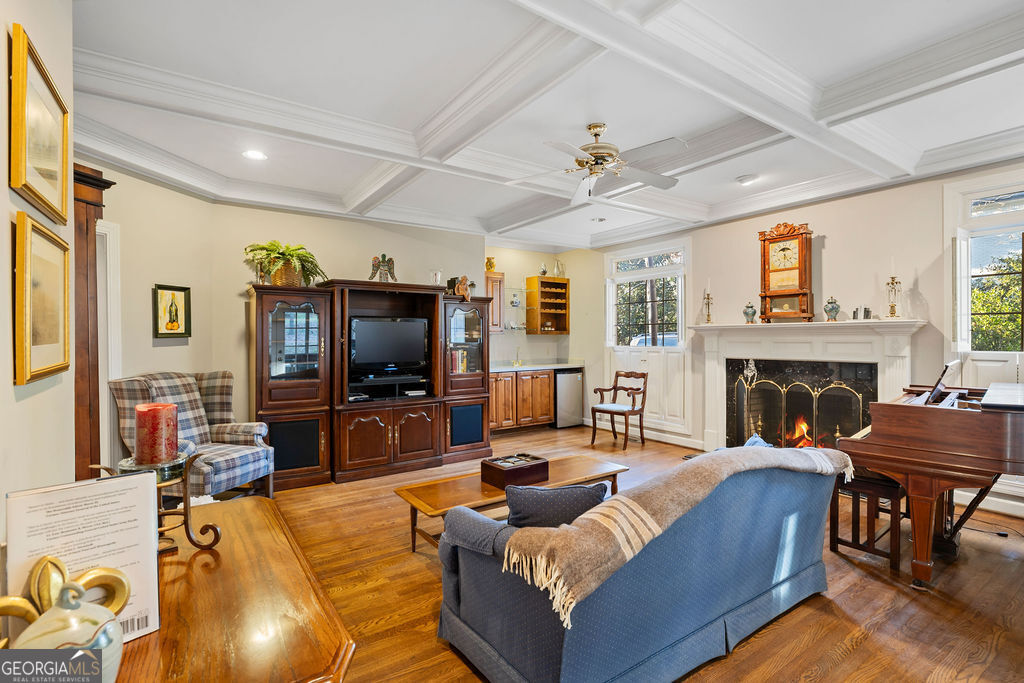 811 Collinwood RD SE