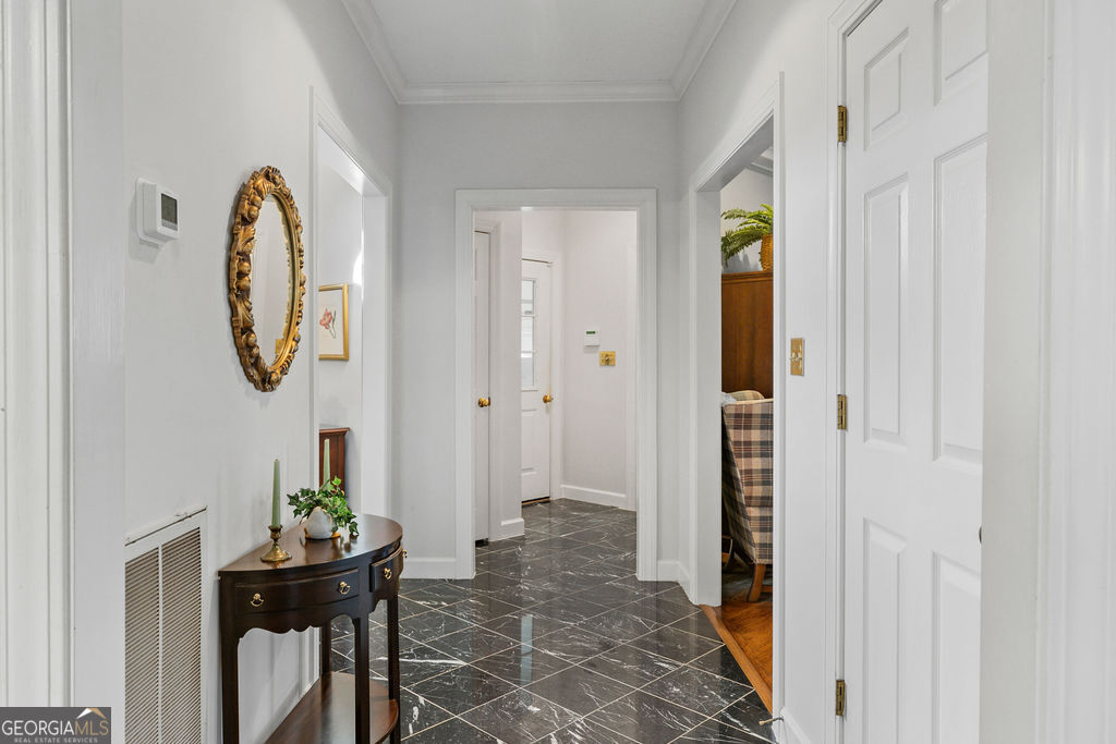 811 Collinwood RD SE