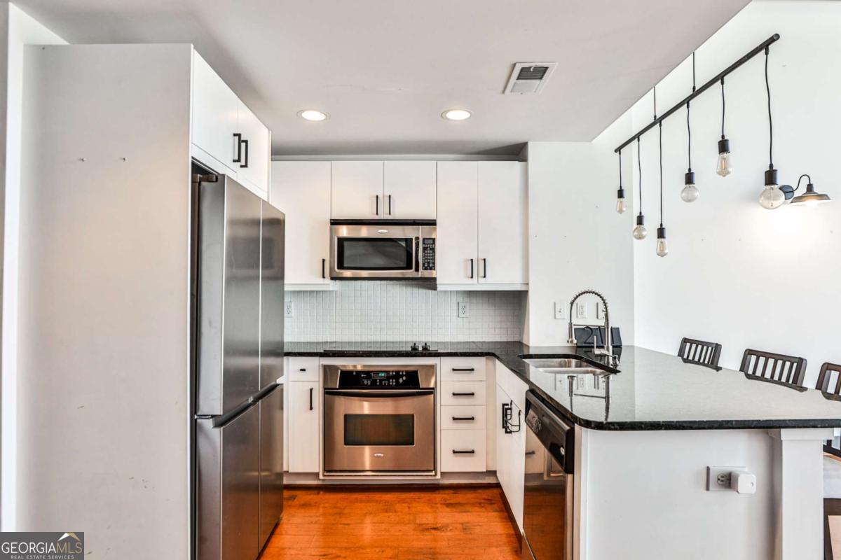 1261 CAROLINE ST 211