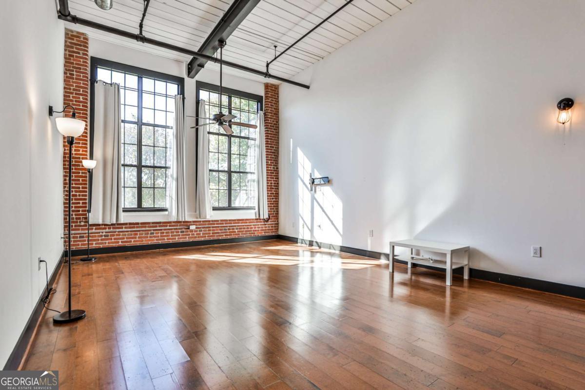 1261 CAROLINE ST 211
