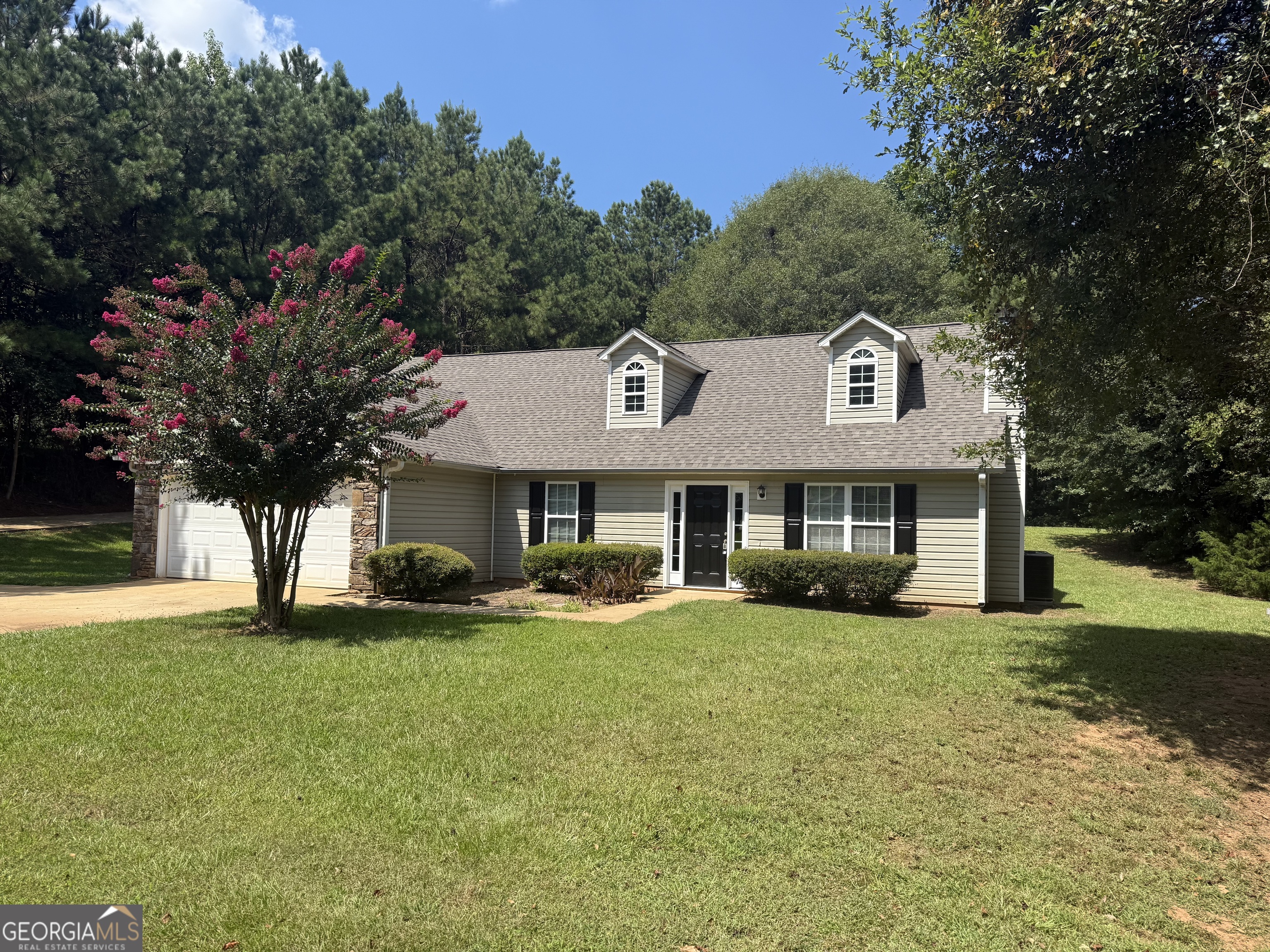 Buyer Closing Cost of $5,000. This home has just been made over. New Paint, new flooring all ready to move in. The home features 3 bedrooms and 2 baths on the main with Dining Room opening to Great Room and Kitchen, with a rear staircase that goes to a bonus/ Bedroom. A covered porch, two car garage with opener and a bonus shop with roll up door. All located on a nice size yard and located on a Cul de sac street.