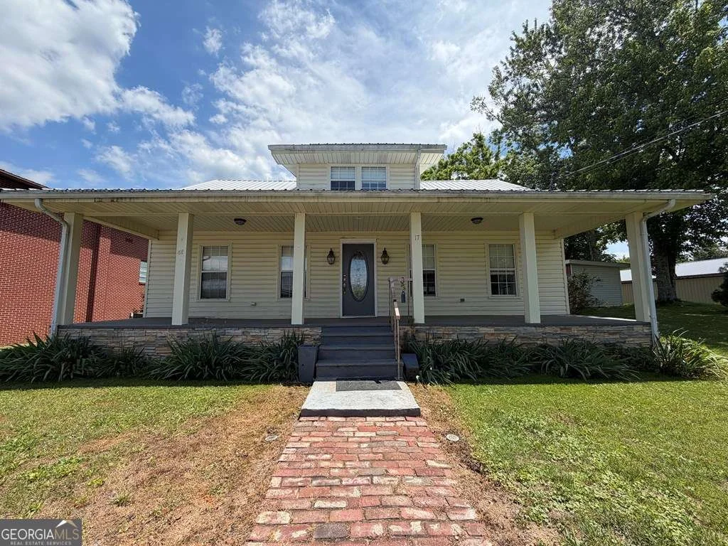 17 Town Square Road