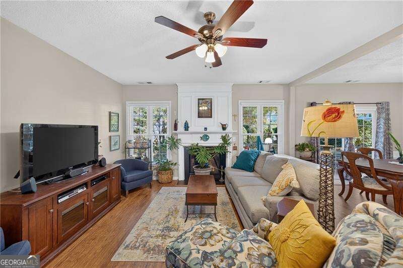 151 Regent PL