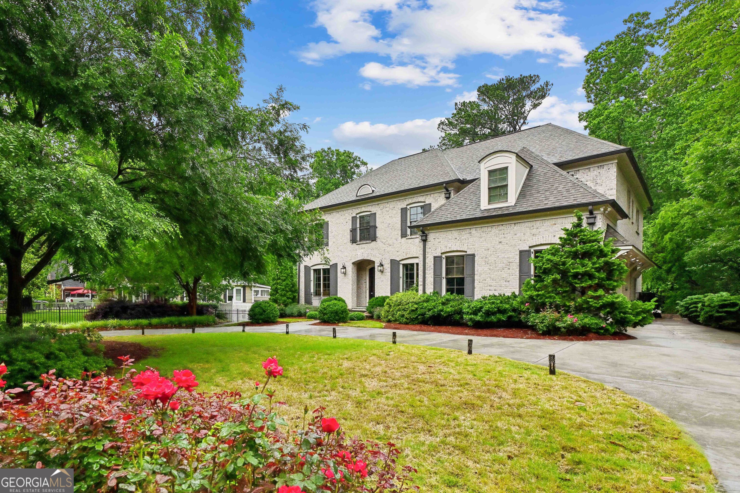 2115 Howell Mill RD NW