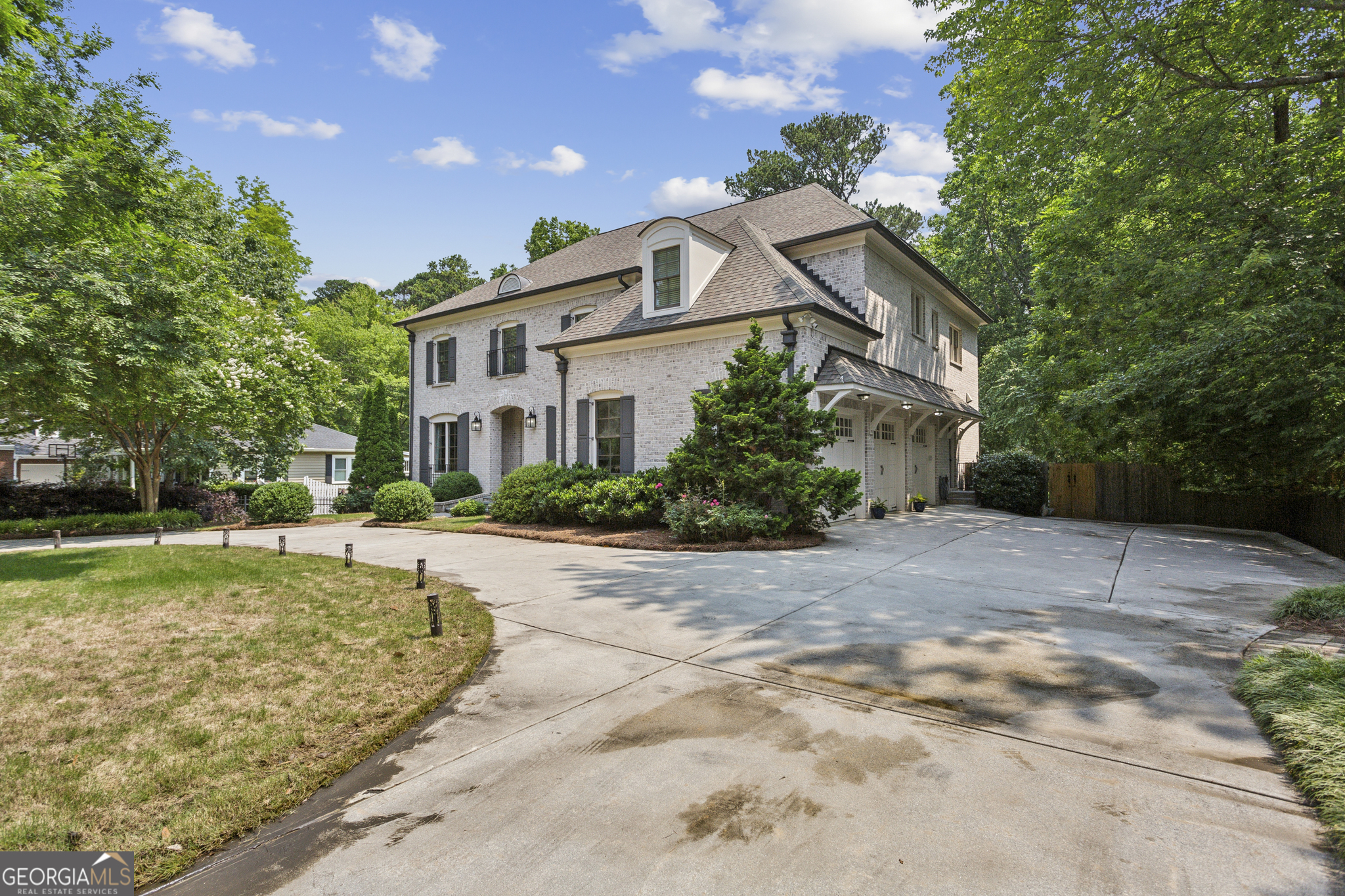 2115 Howell Mill RD NW