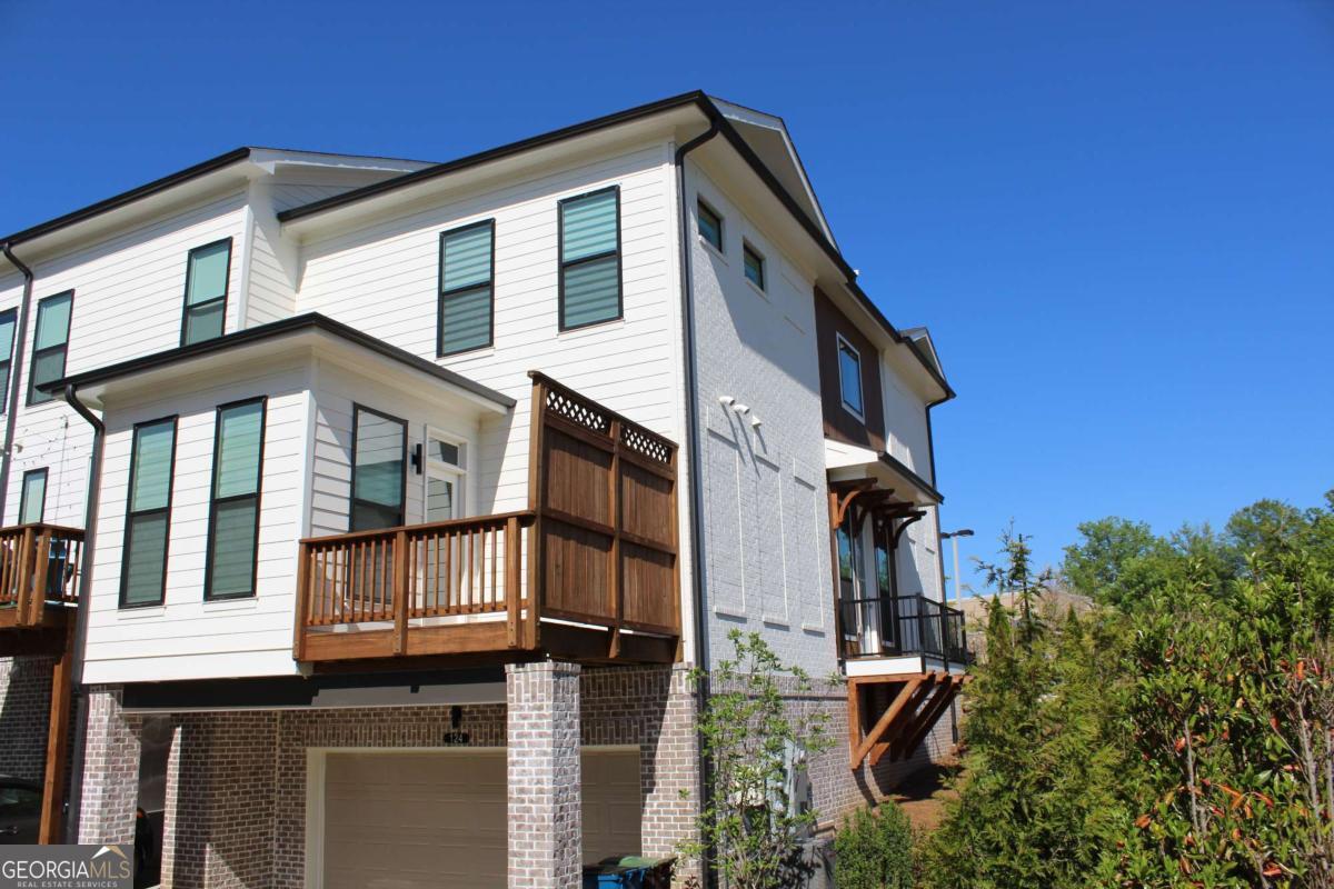 Ecco Park - Residential Lease