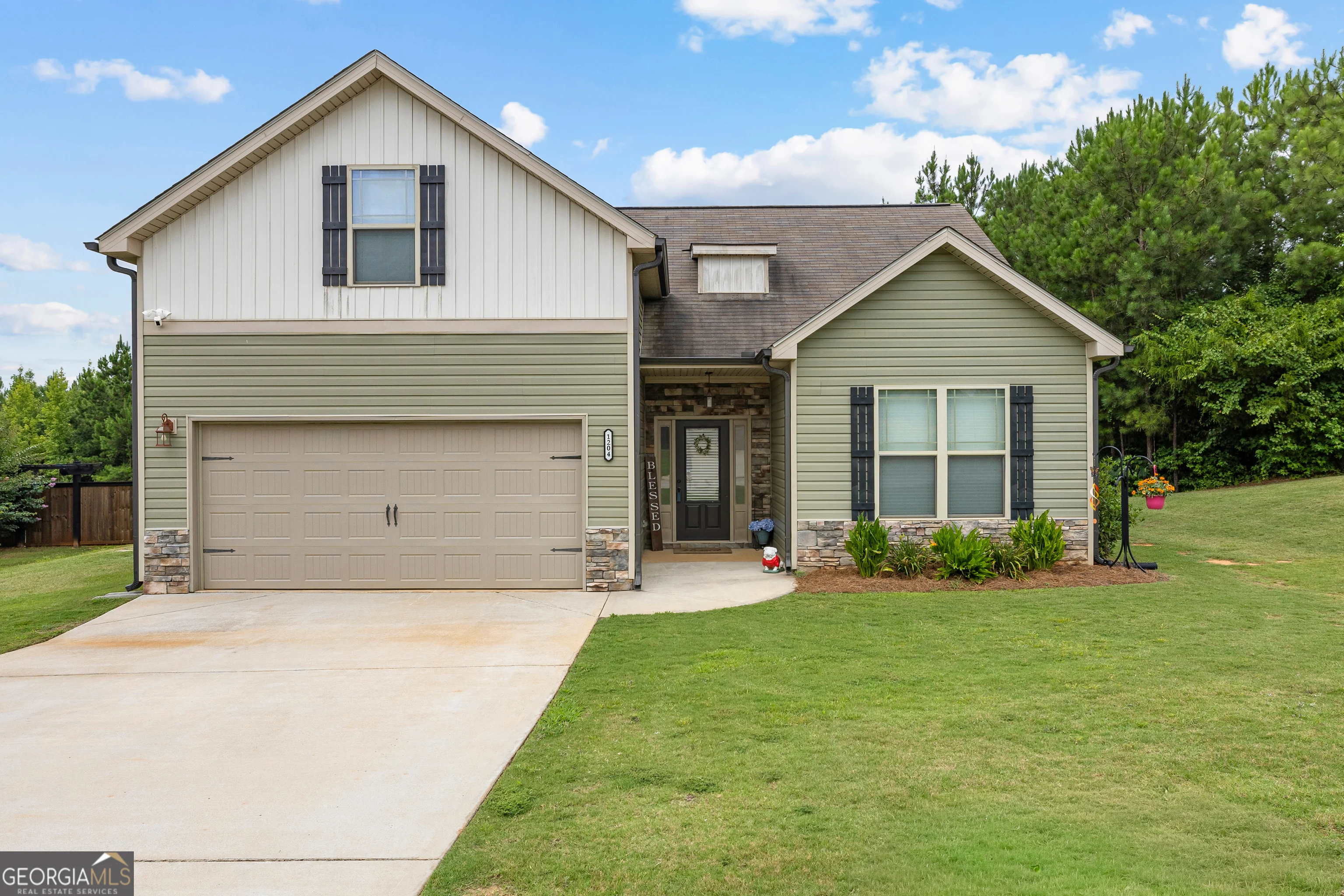 1204 Hembree Way
