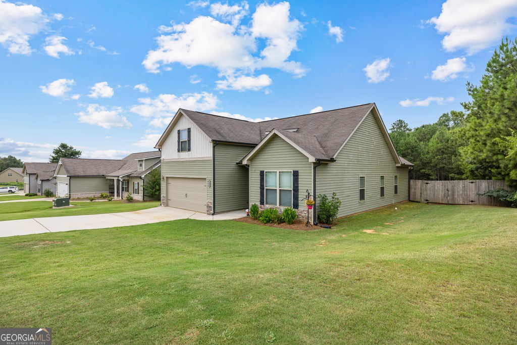 Photo of 1204 Hembree Way, Griffin, GA 30223 (MLS # 10813379)