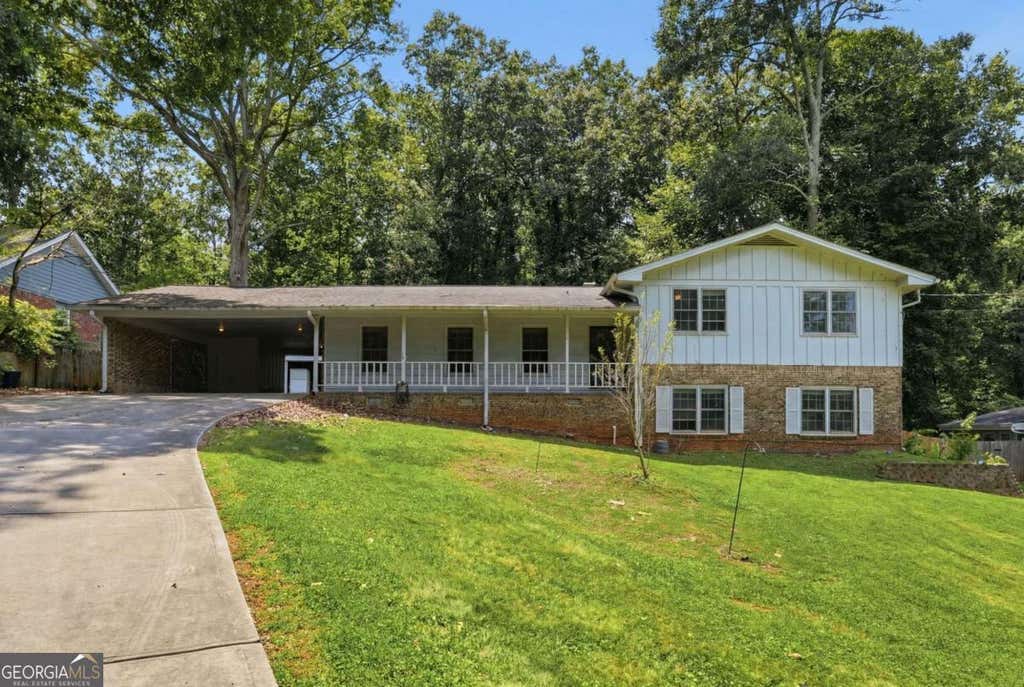 Photo of 4362 White Oak Drive, Buford, GA 30518 (MLS # 10804025)
