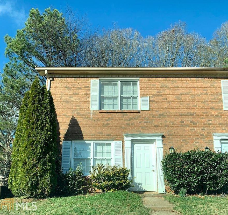 SPACIOUS BEDROOMS, FRESH PAINT, NEW CARPET, SPACIOUS KITCHEN, MUST SEE, CLOSE TO THE VILLAGE, MARTA, SHOPPING, APPLICATION FEE $65, MUST HAVE VERIFIABLE RENTAL HISTORY, VERIFIABLE INCOME, INCOME 3 X's RENTAL INCOME MONTHLY