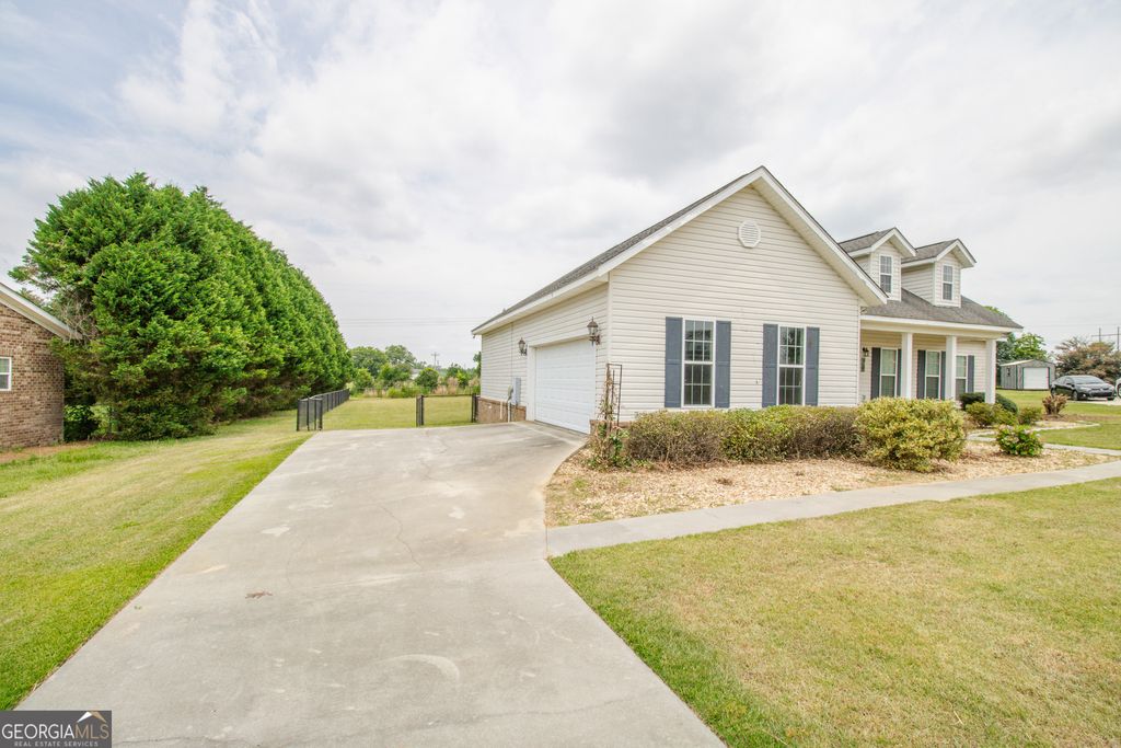 Photo of 319 W Leyland Court, Statesboro, GA 30458 (MLS # 10685277)