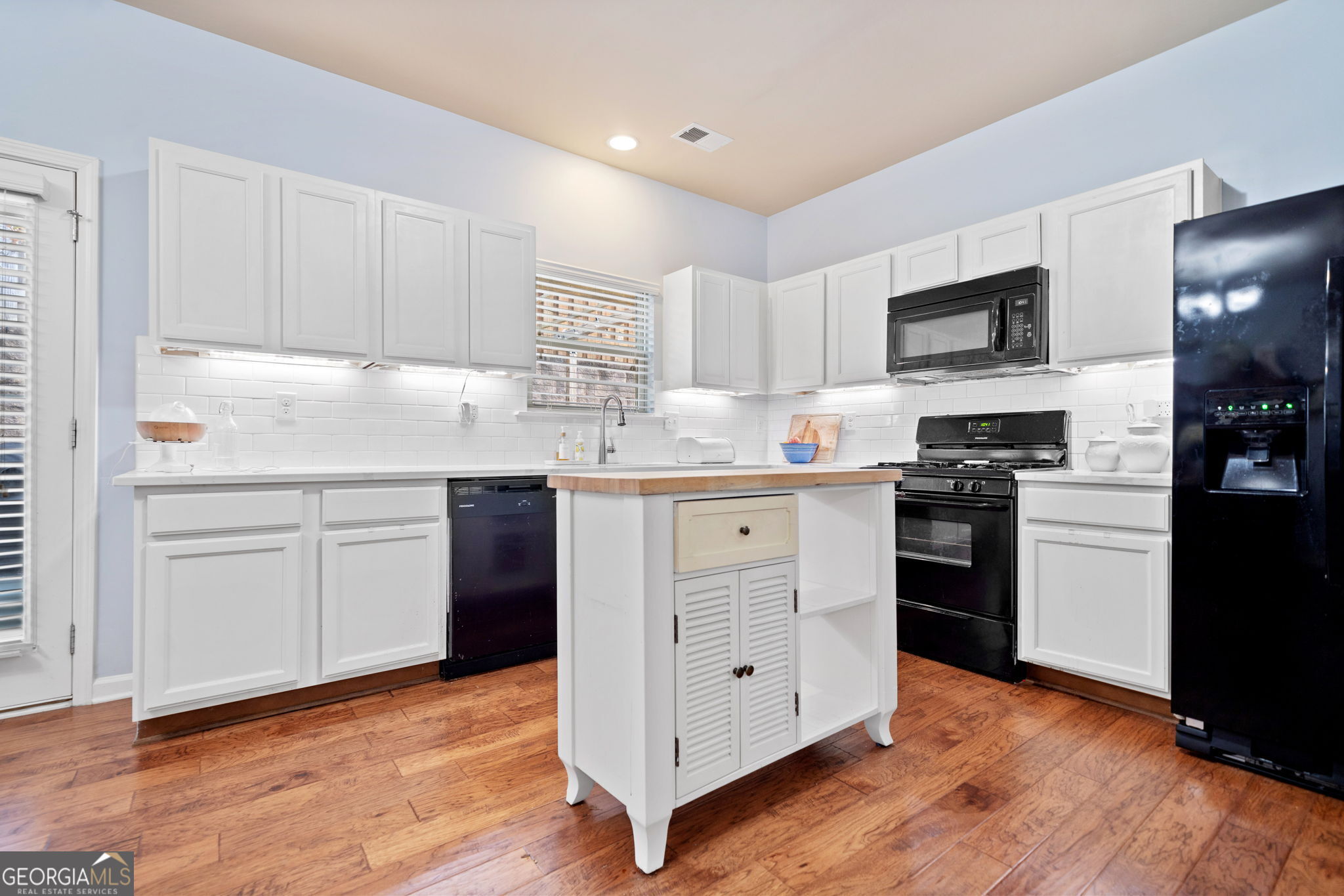 Canton, Georgia 30114, United States, 3 Bedrooms Bedrooms, ,3 BathroomsBathrooms,Residential,Pending,1655