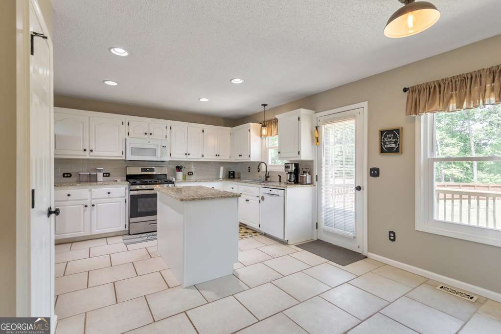 79 Riverstone WAY