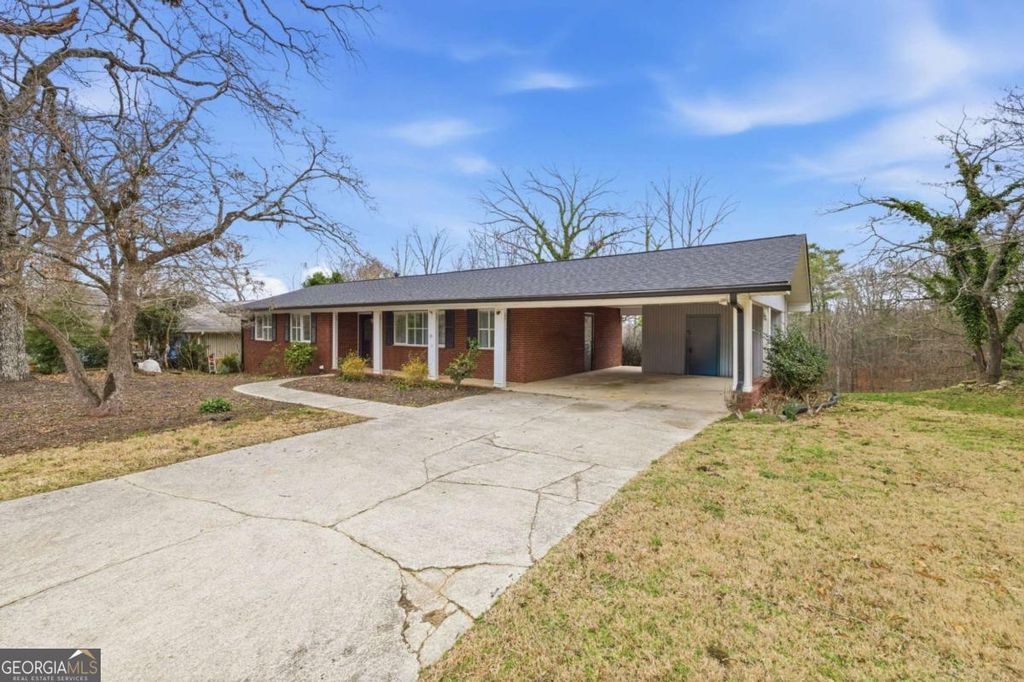 Photo of 2176 Riverside Drive, Gainesville, GA 30501 (MLS # 10762542)