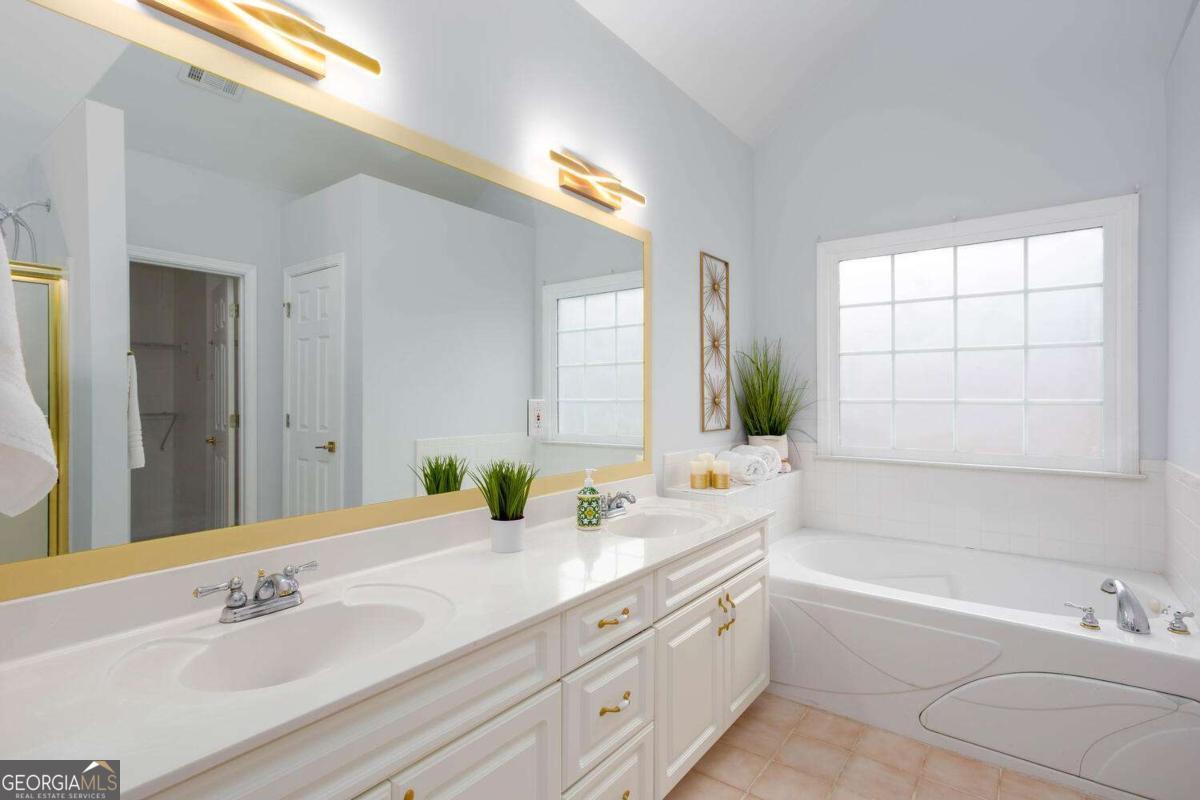 Four Seasons - Residential