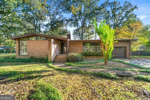 Photo of 3013 Garden Lakes Boulevard NW, Rome, GA 30165 (MLS # 10658871)