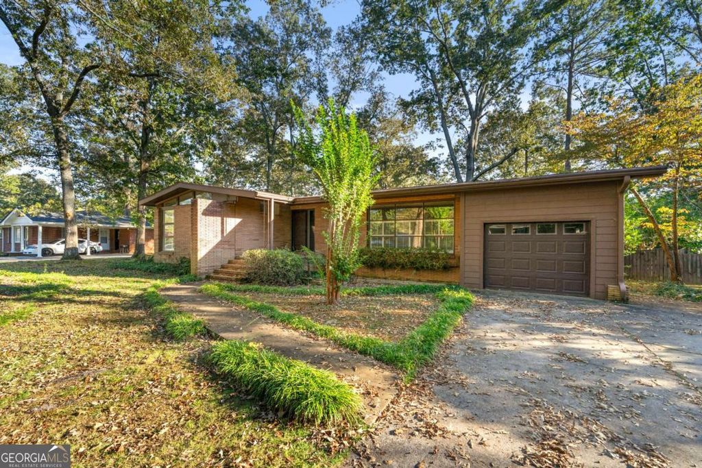 Photo of 3013 Garden Lakes Boulevard NW, Rome, GA 30165 (MLS # 10658871)