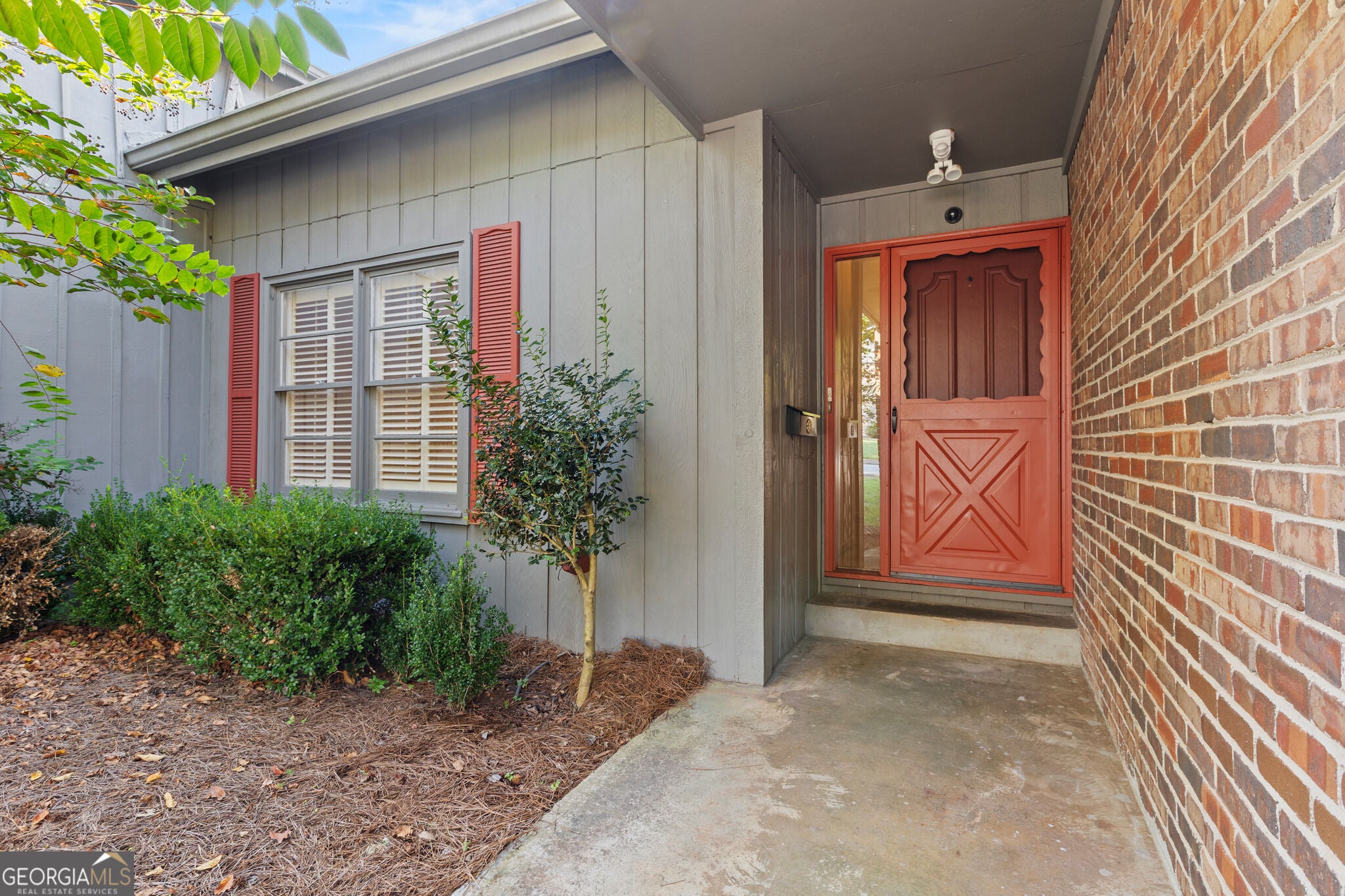 215 Leeward LN