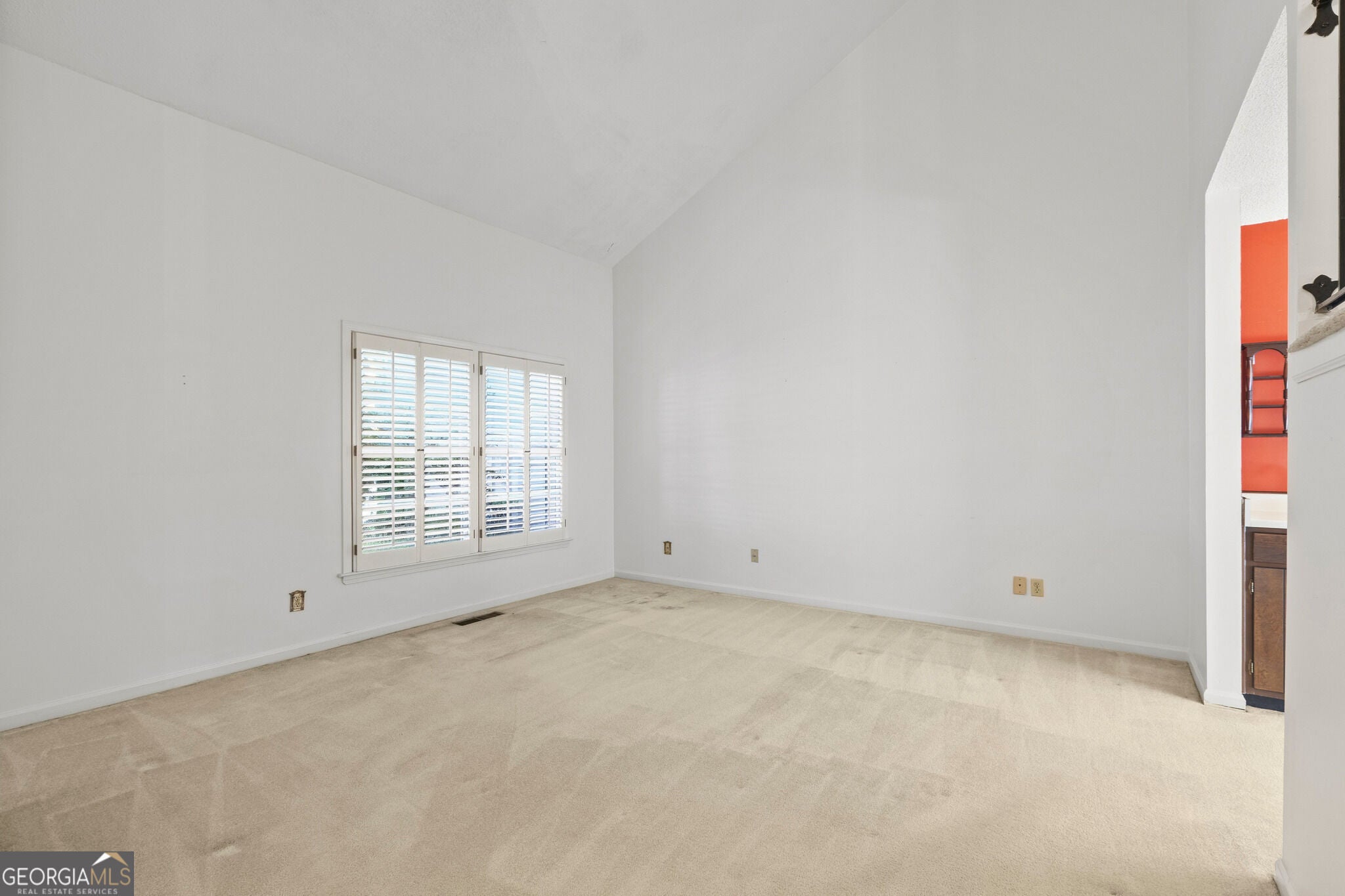 215 Leeward LN