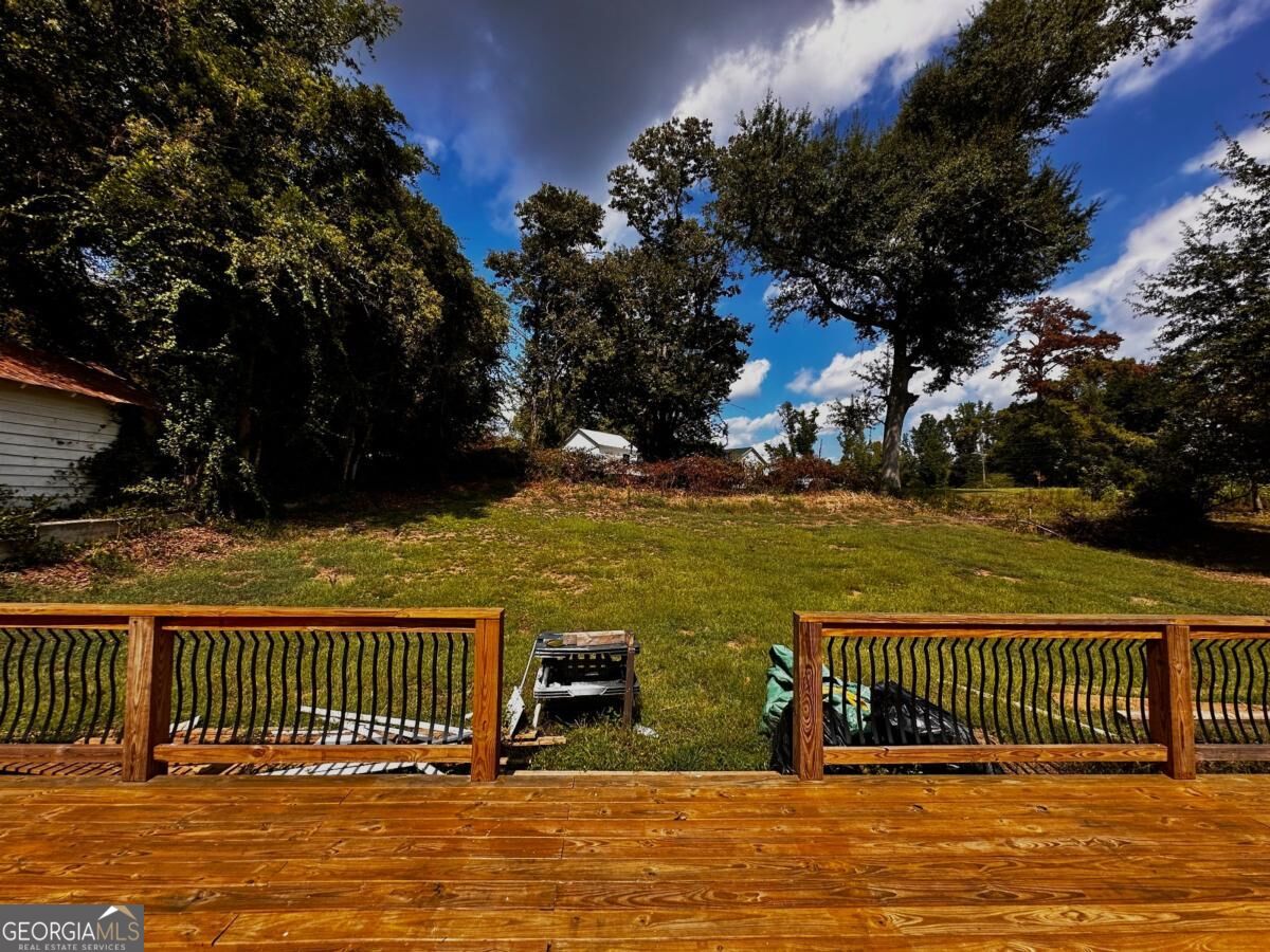 11 Meridian DR