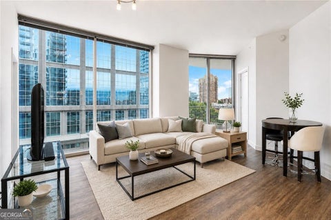Photo of 400 W Peachtree Street NW #806, Atlanta, GA 30308 (MLS # 10785725)