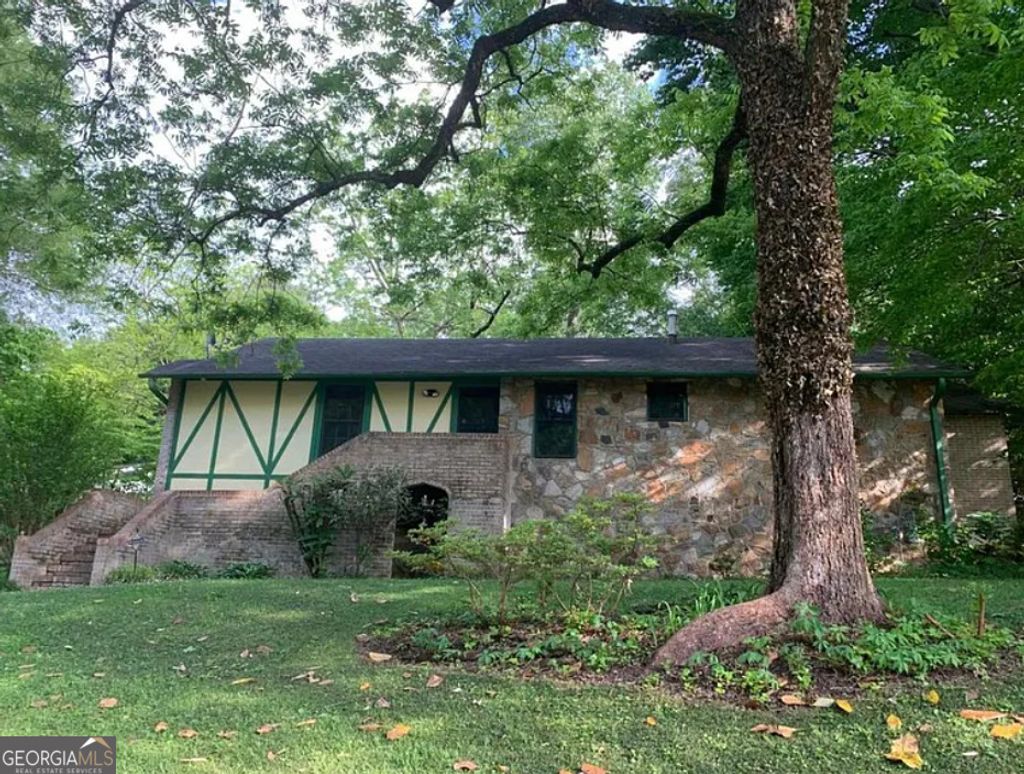 Photo of 1865 Oak Grove Road NE, Atlanta, GA 30345 (MLS # 10692688)