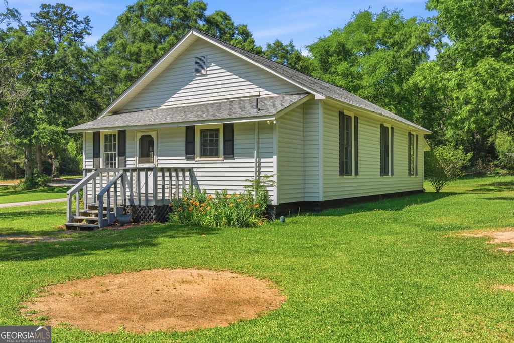 Photo of 110 Imperial Lakeview Dr, Eatonton, GA 31024 (MLS # 10765276)