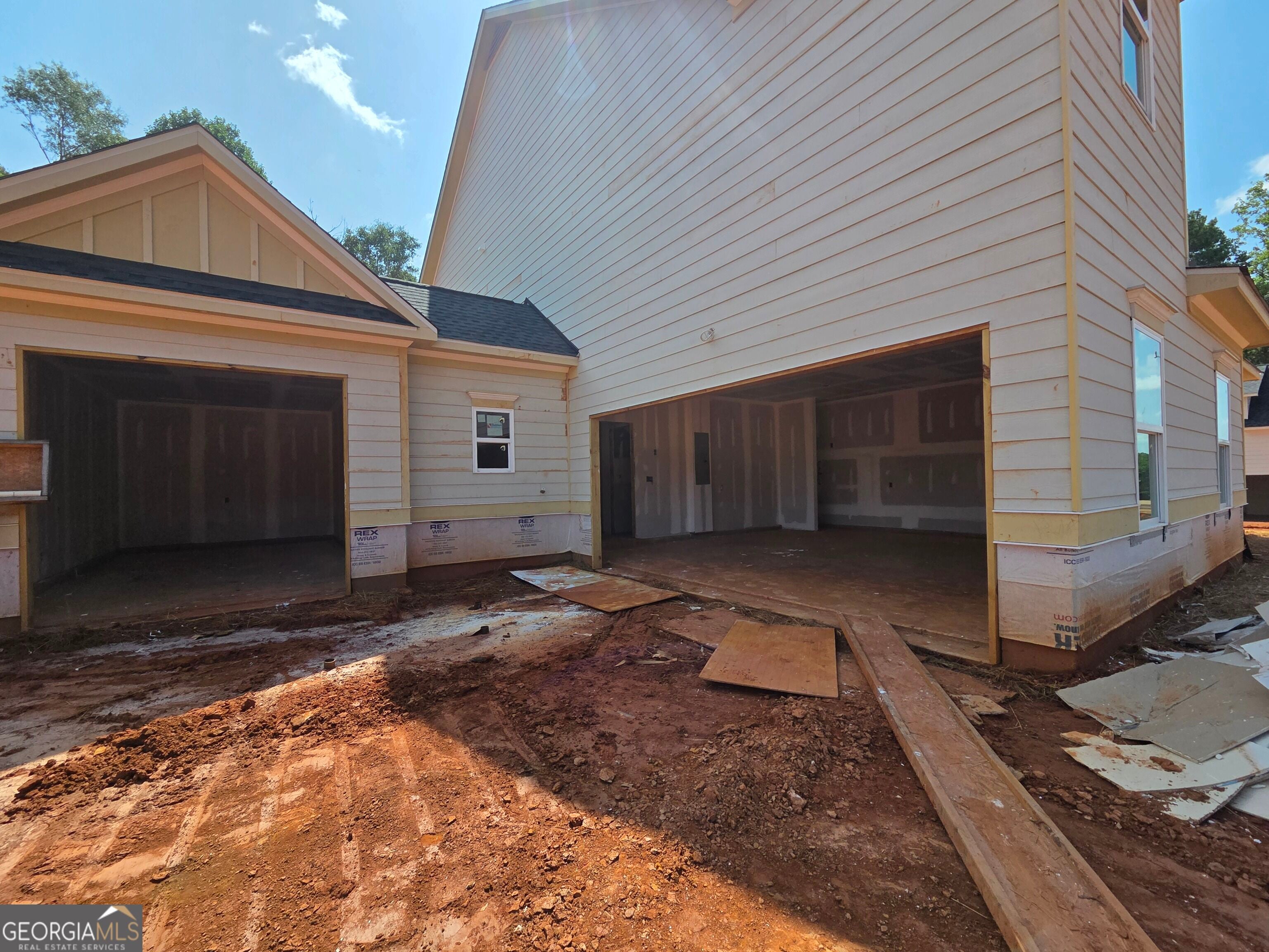 374 Meadows DR