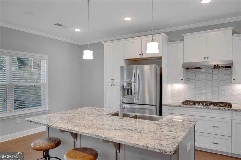541 Glen Abbey CIR