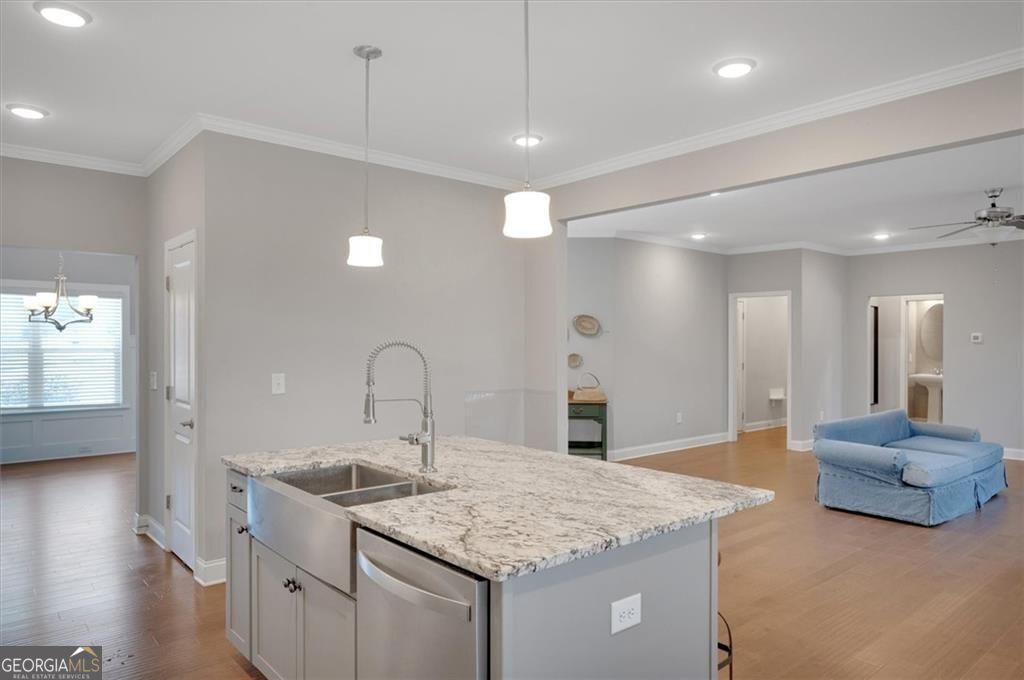 541 Glen Abbey CIR