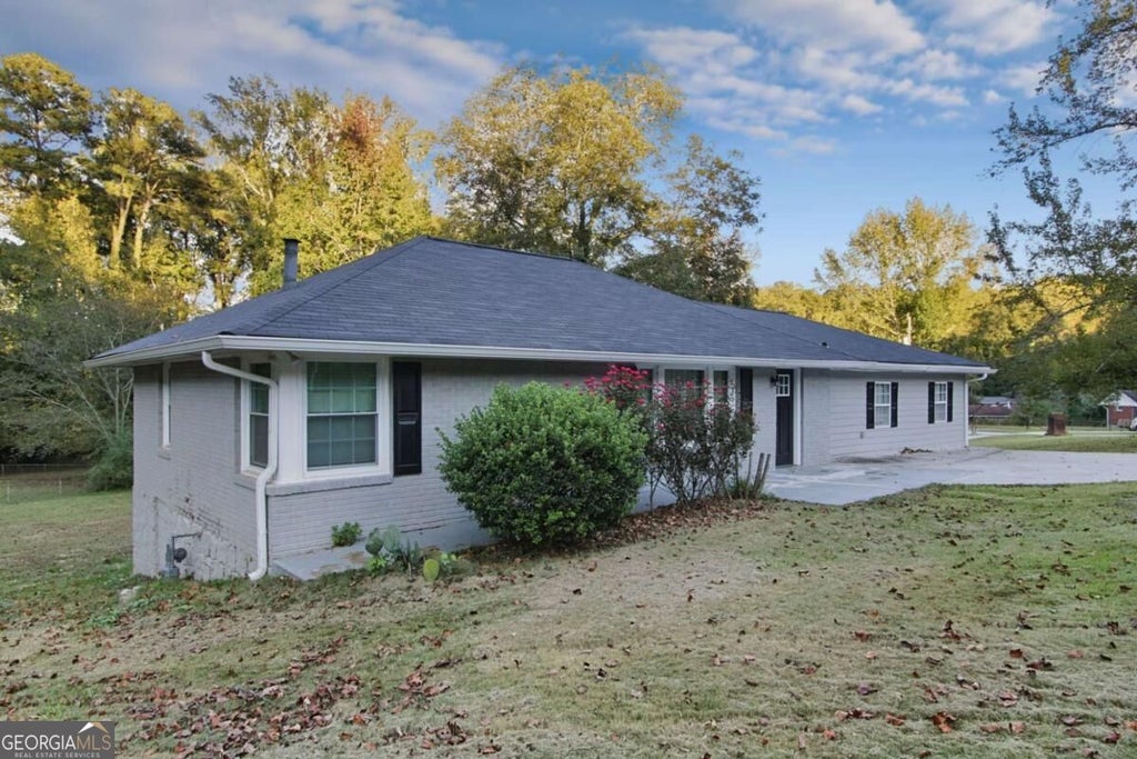 Photo of 2280 Pemberton Road SW, Atlanta, GA 30331 (MLS # 10879677)