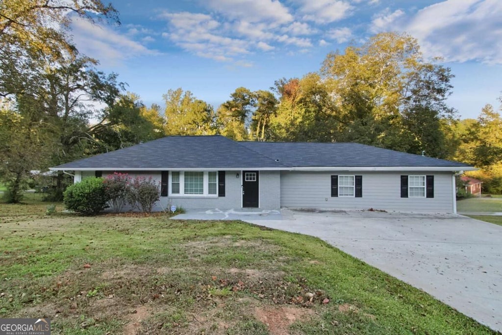 Photo of 2280 Pemberton Road SW, Atlanta, GA 30331 (MLS # 10879677)