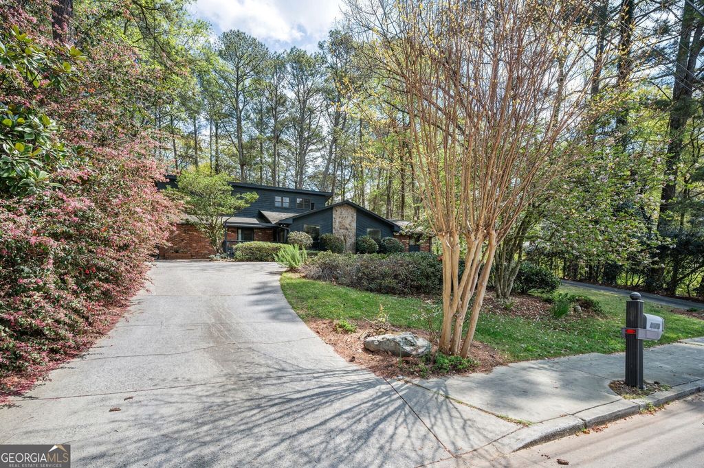 Photo of 1369 Jody Lane NE, Atlanta, GA 30329 (MLS # 10720574)
